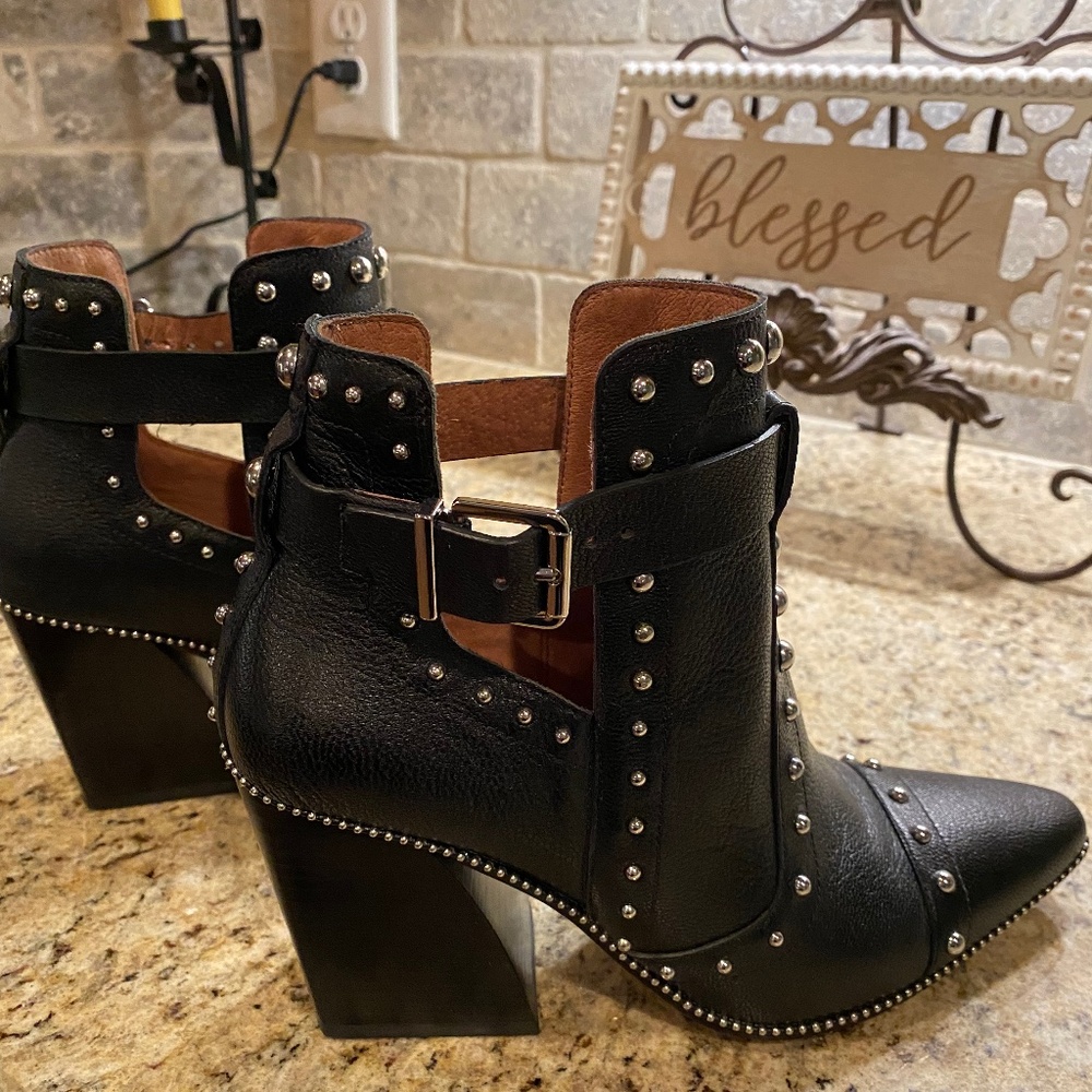 Antonio Melani Leather booties size 6M